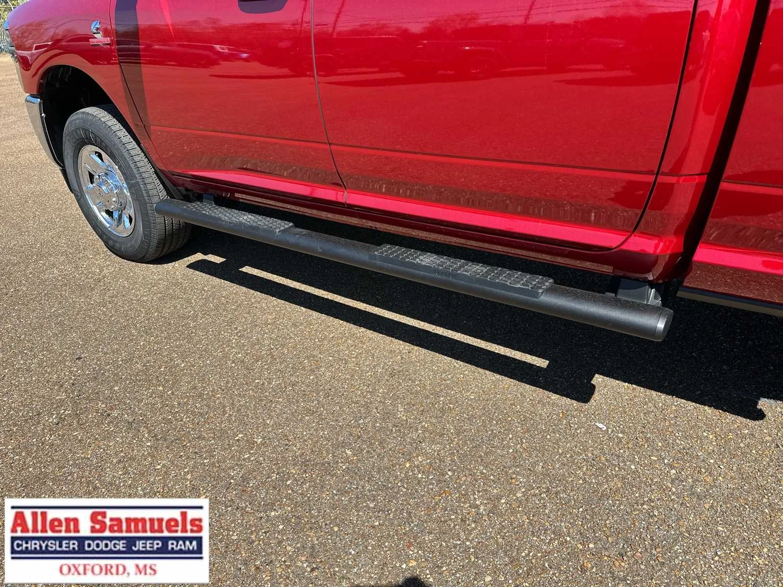 New 2026 Molten Red Pearl-Coat Exterior Paint RAM Tradesman image 32