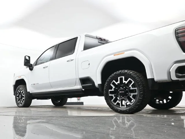 Used 2024 Summit White GMC AT4 image 28