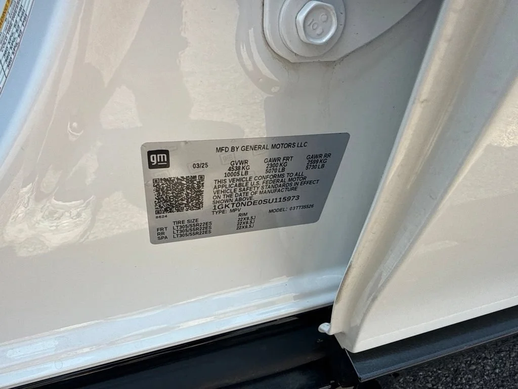 Used 2025 Interstellar White GMC 2X image 40