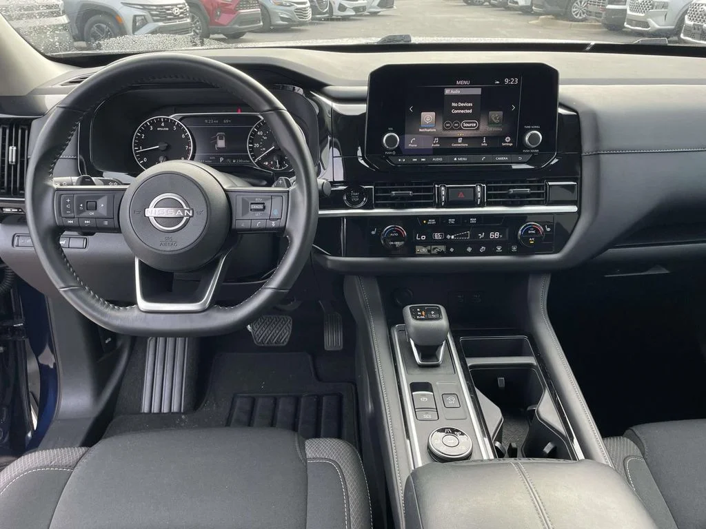 Used 2025 Deep Ocean Blue Pearl Nissan SV image 4