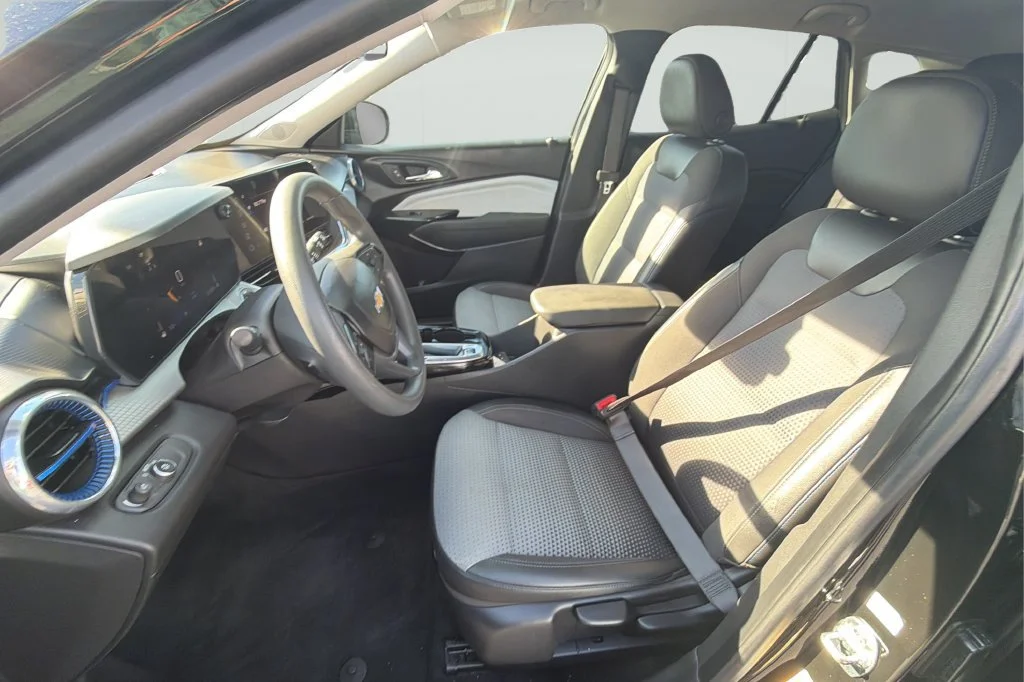 Used 2024 Mosaic Black Metallic Chevrolet LT image 18