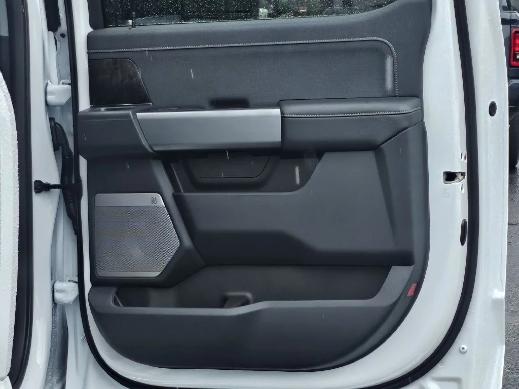 New 2027 Oxford White Ford F-250® Lariat® image 35