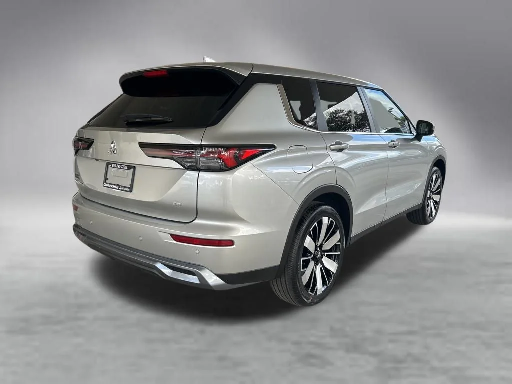 New 2026 Silver Mitsubishi SE 1.5T 2WD image 3