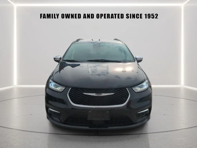Used 2023 Black Chrysler Limited image 5