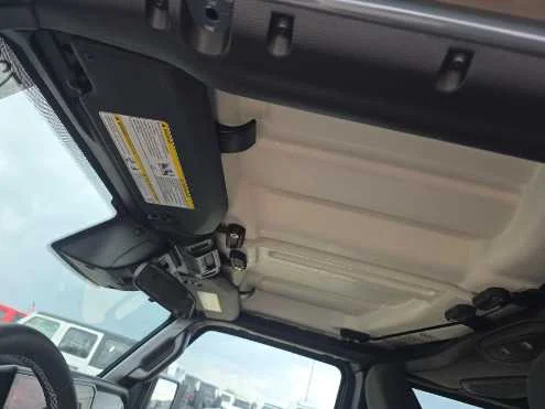 Used 2025 Anvil Clearcoat Jeep Sahara image 13