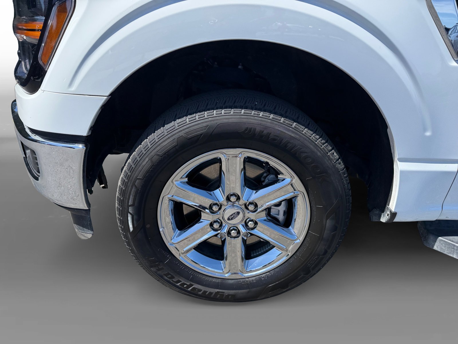 Used 2025 Oxford White Ford XLT image 9