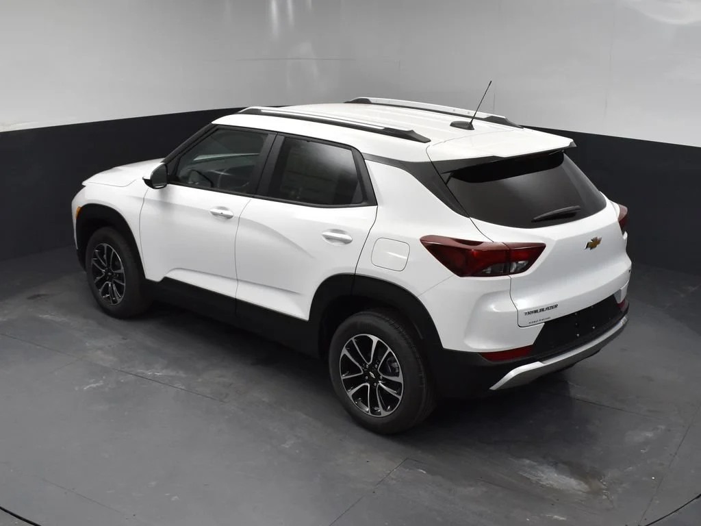 New 2026 Summit White Chevrolet LT image 33