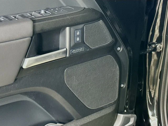 New 2026 Santorini Black Land Rover V8 image 21