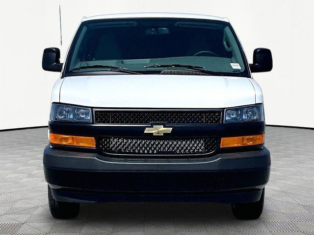New 2026 Summit White Chevrolet WT image 2