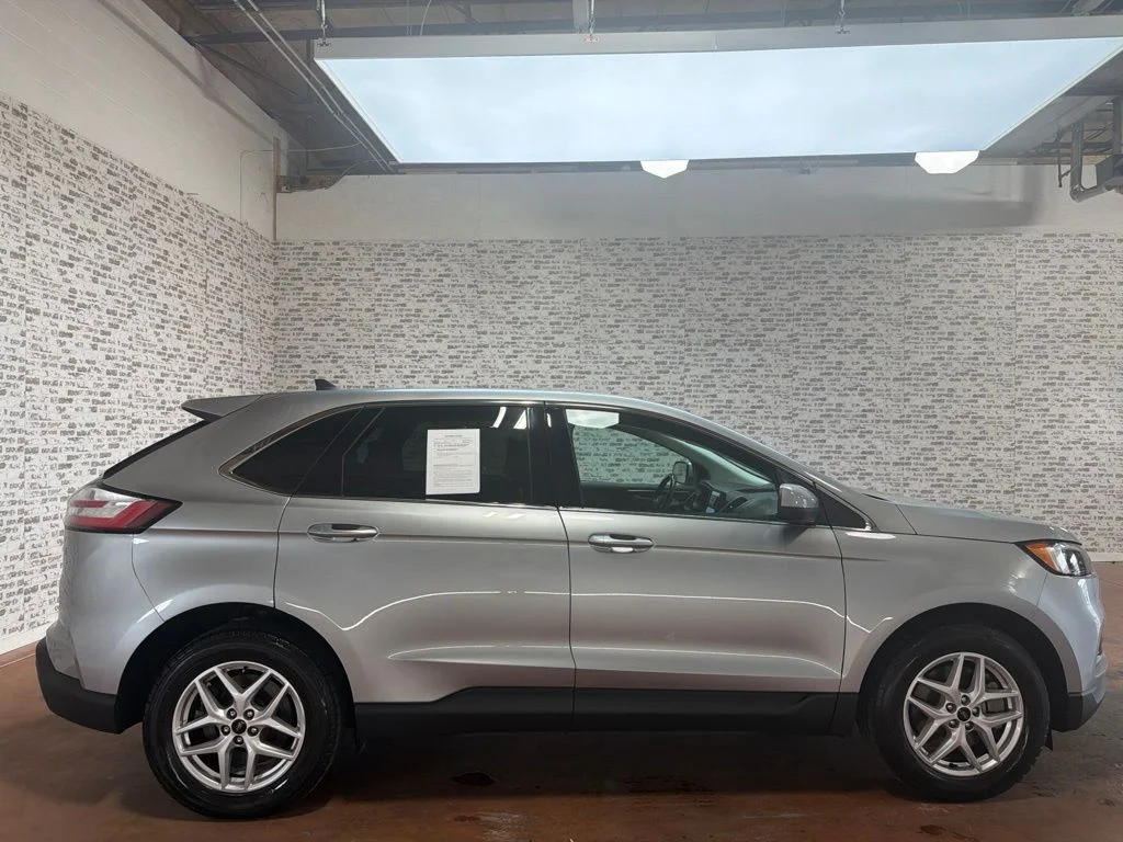 Used 2023 Iconic Silver Metallic Ford SEL image 8