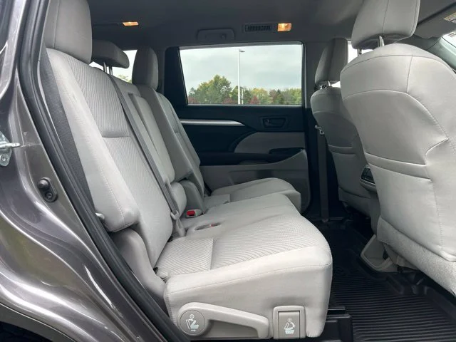Used 2019 Gray Toyota LE image 27
