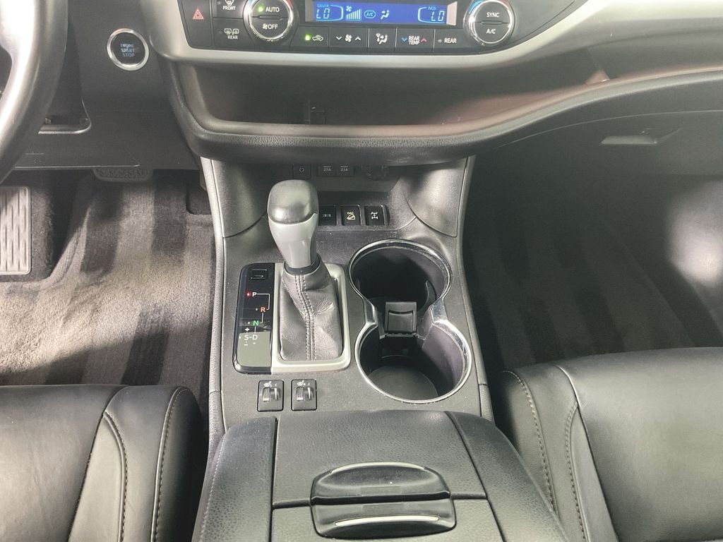 Used 2017 Silver Toyota XLE image 16