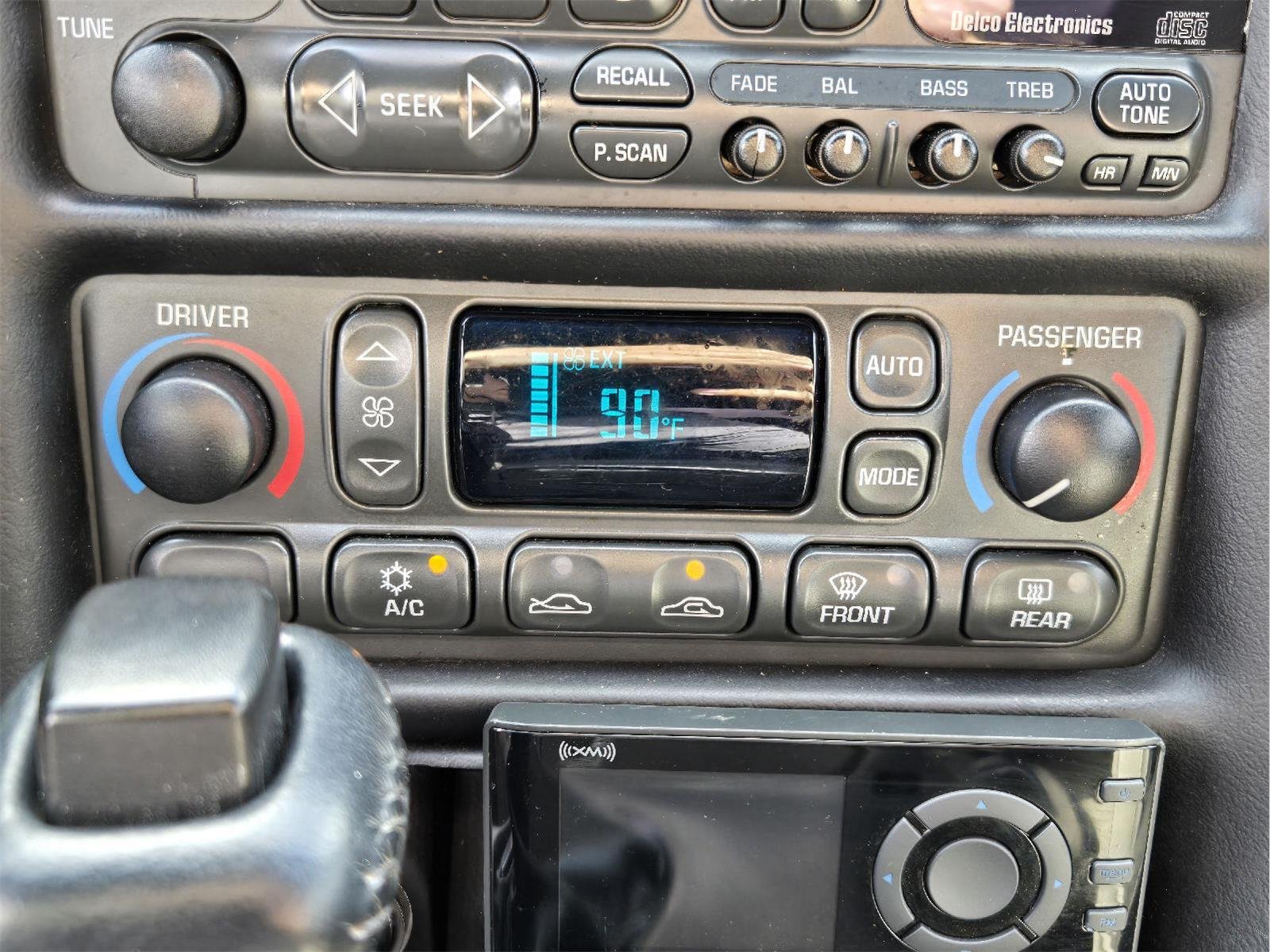 Used 2004 Black Chevrolet  image 17