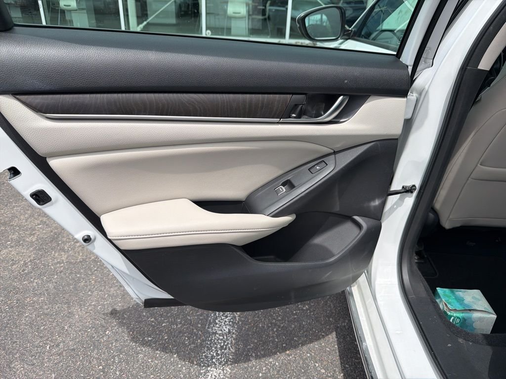 Used 2022  Honda Touring 2.0T image 18