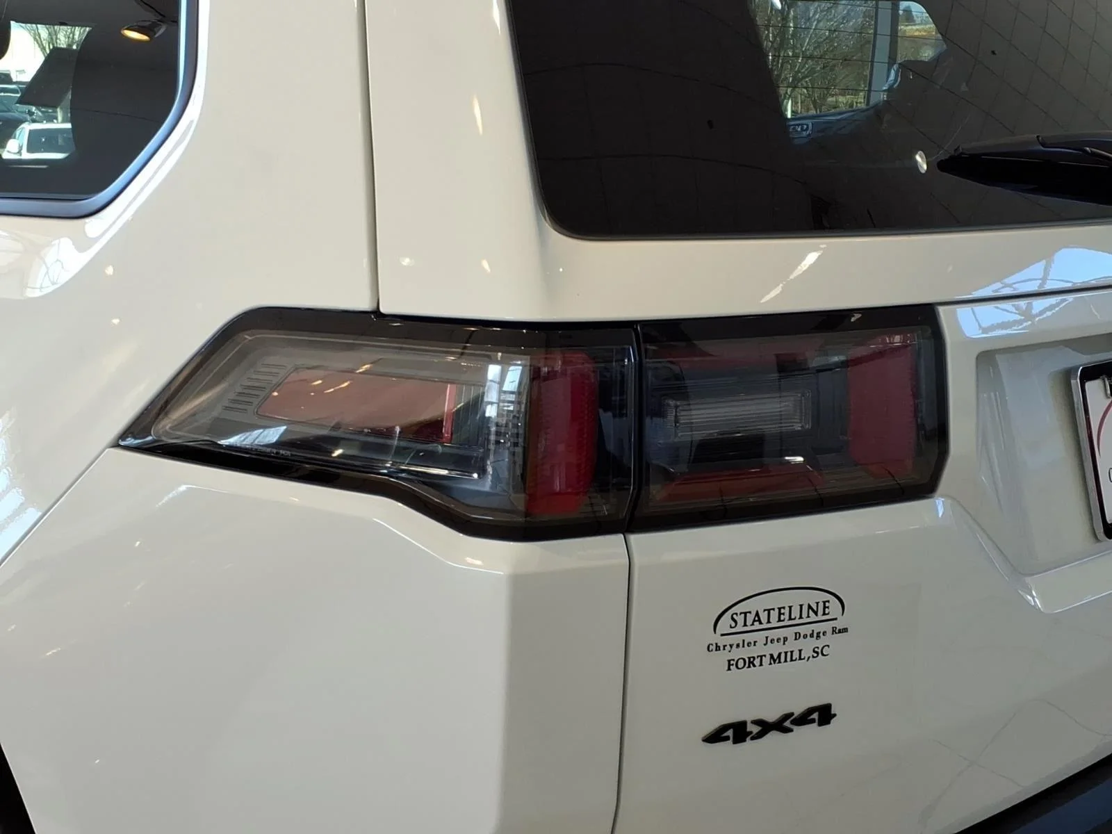 New 2026 Bright White Clear-Coat Exterior Paint Jeep Limited image 14