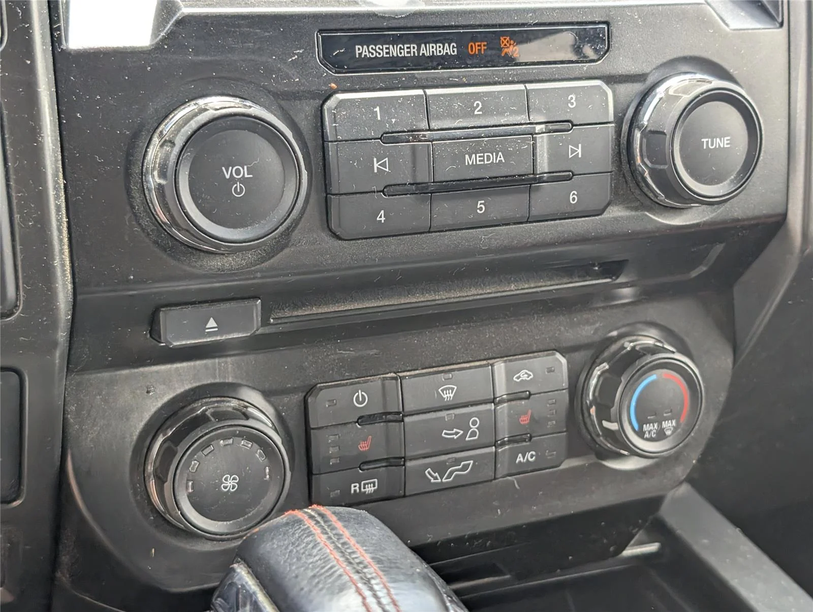 Used 2016 Magnetic Metallic Ford XLT image 22