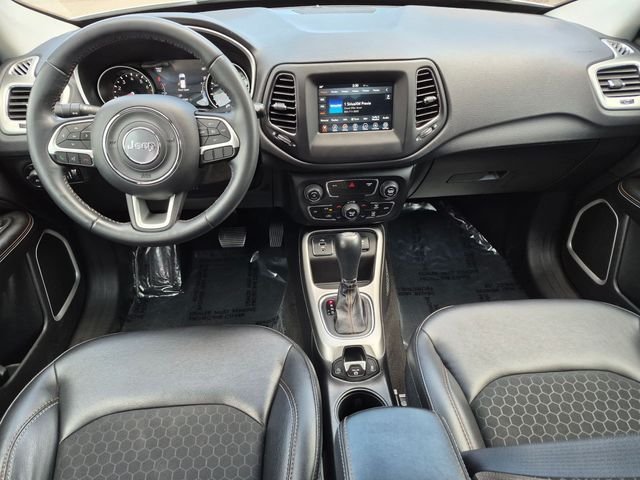 Used 2018 White Jeep Latitude image 23