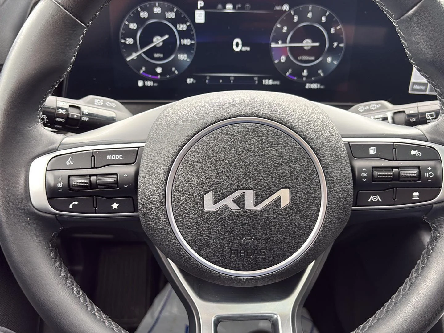 Used 2024 Glacial White Pearl/Ebony Black Roof Kia X-Pro image 34