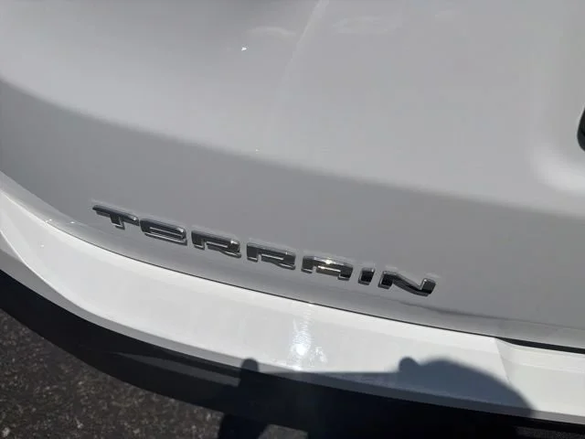 Used 2024 Summit White GMC SLE image 18