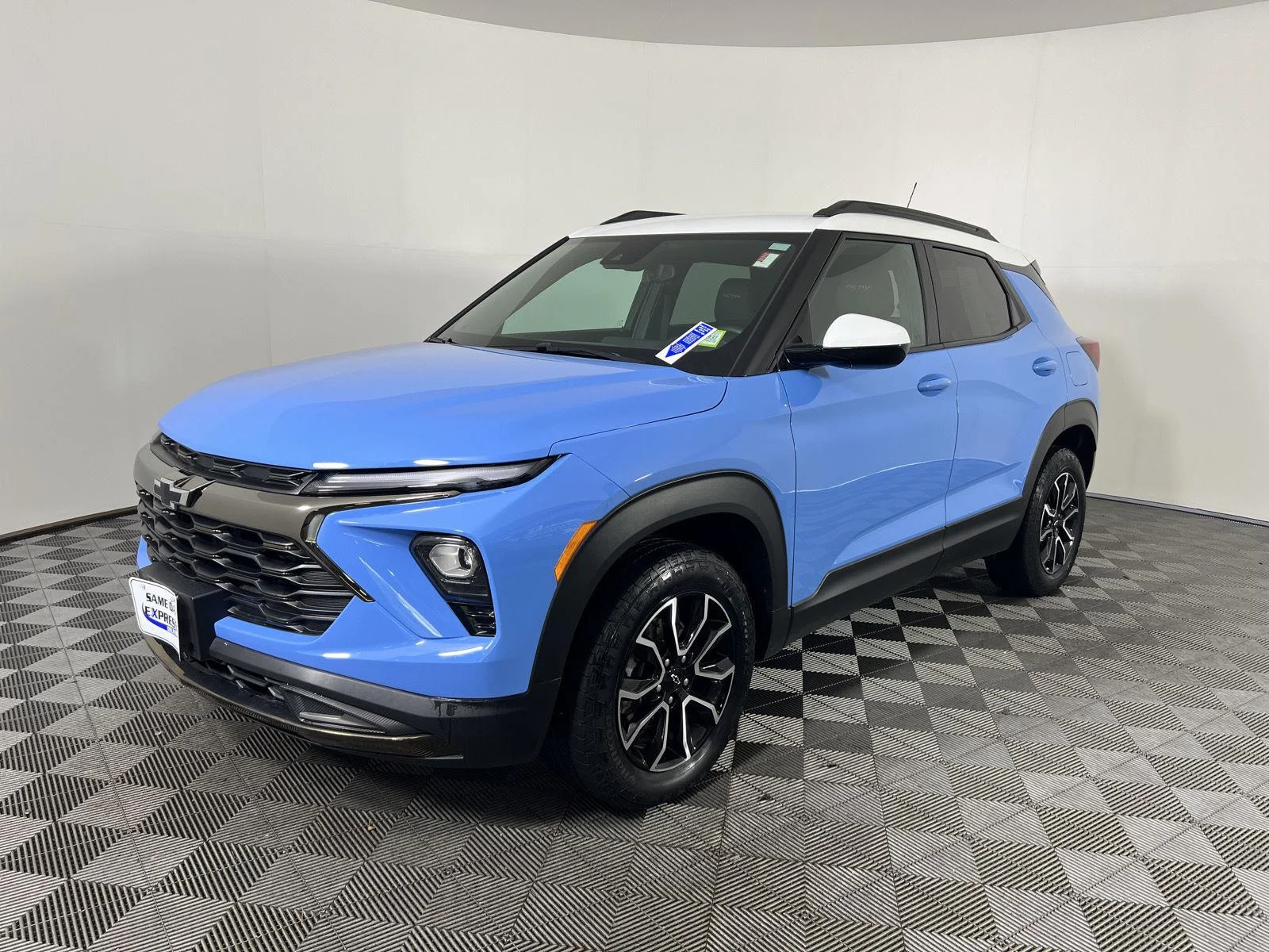 Used 2024 Fountain Blue Chevrolet ACTIV image 27
