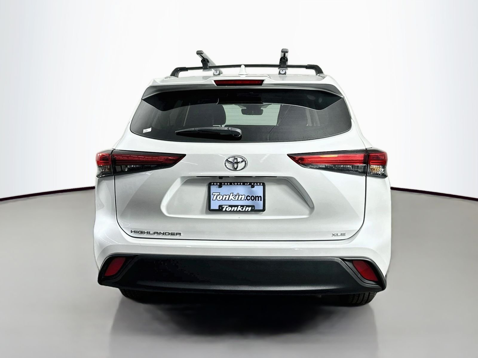 Used 2023 Pearl Toyota XLE image 6