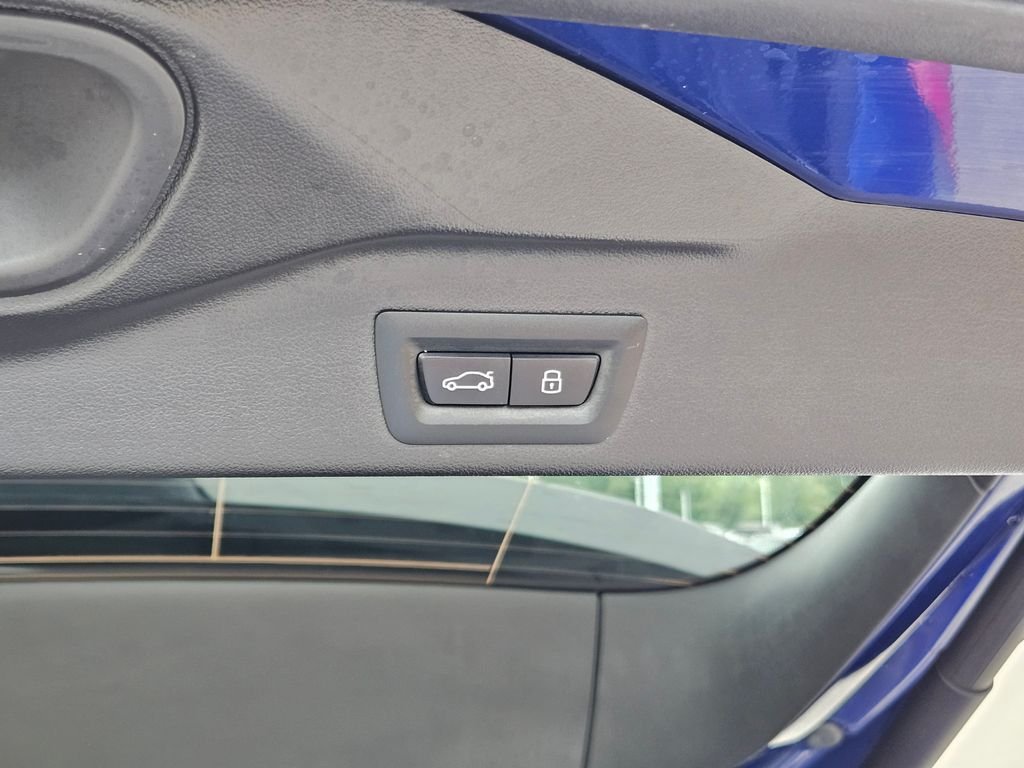 Used 2026 Marina Bay Blue Metallic BMW M60i image 14