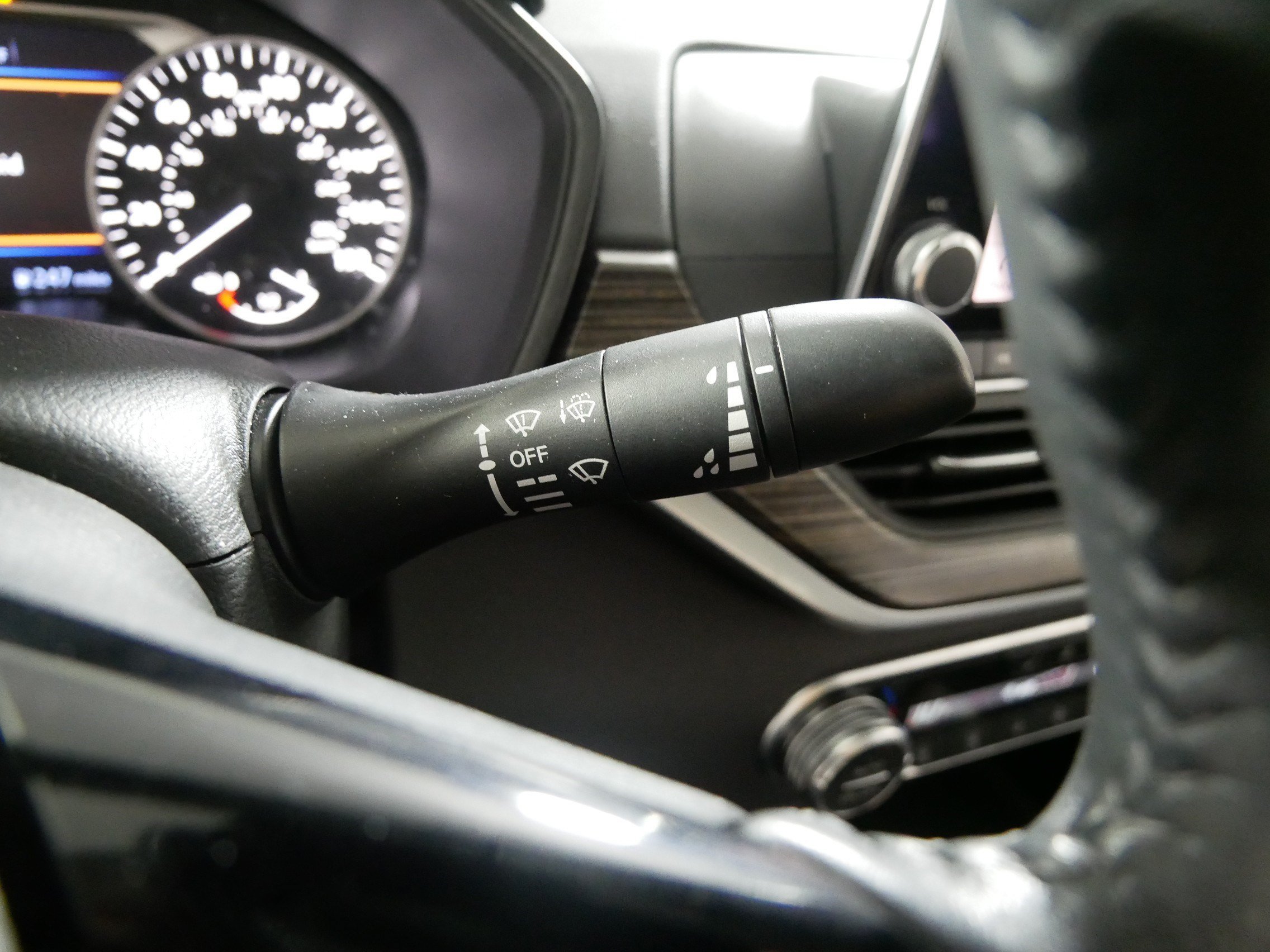 Used 2020 Super Black Nissan 2.0 Platinum image 32