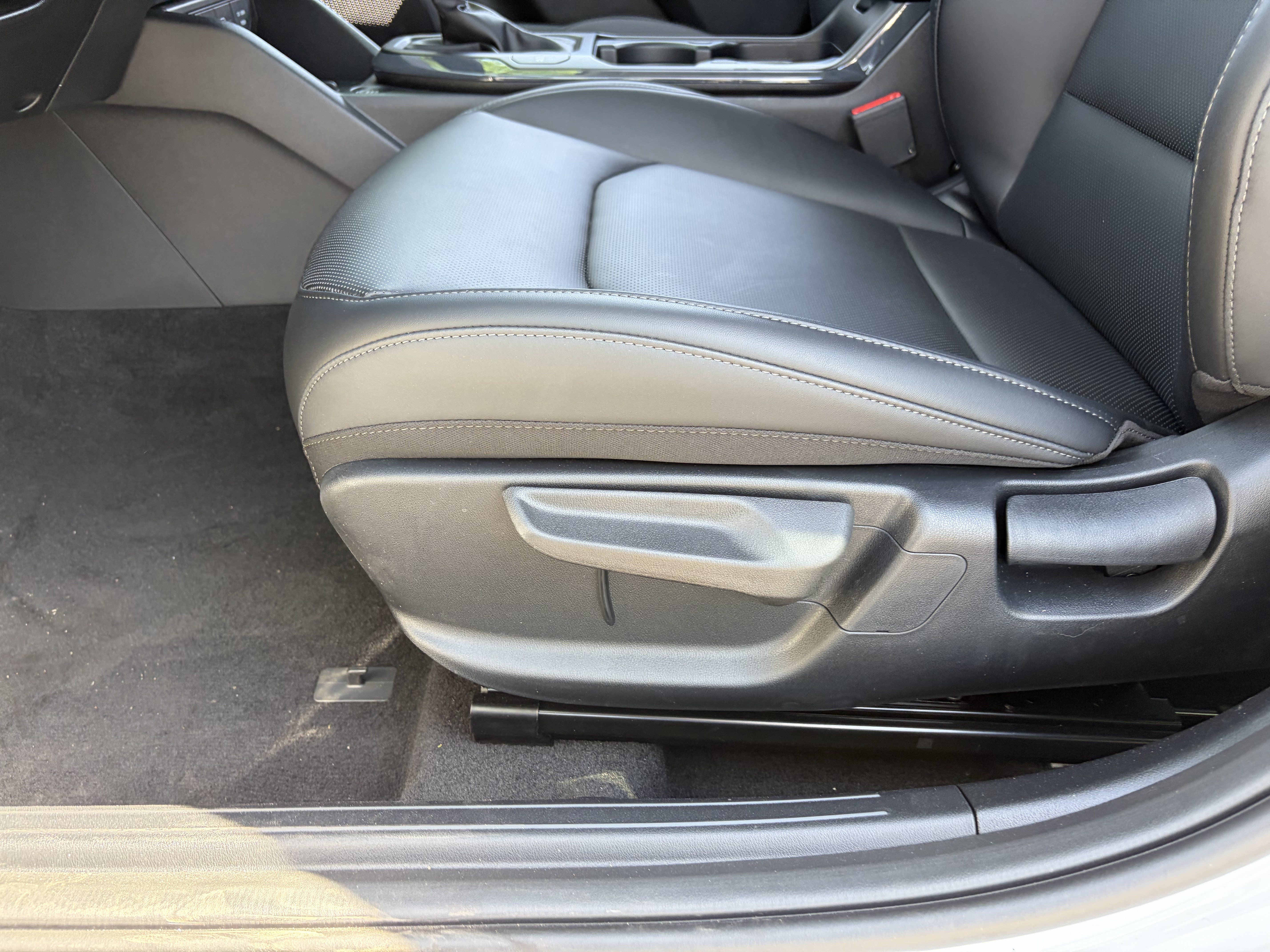 New 2026 Snow White Pearl Kia EX image 19