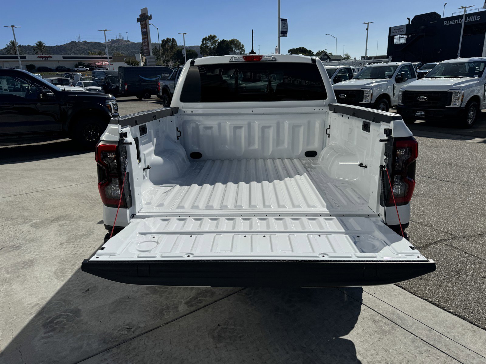 New 2024 Oxford White Ford XLT image 9