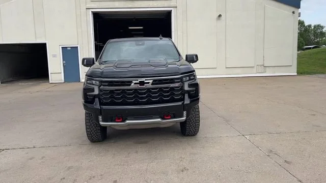 2026 Chevrolet Silverado 1500 ZR2 - Photo 3