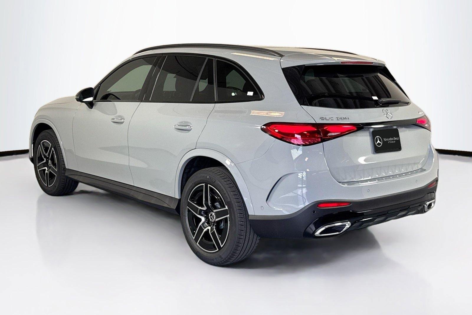 New 2026 Manufaktur Alpine Grey Mercedes-Benz GLC 300 image 7