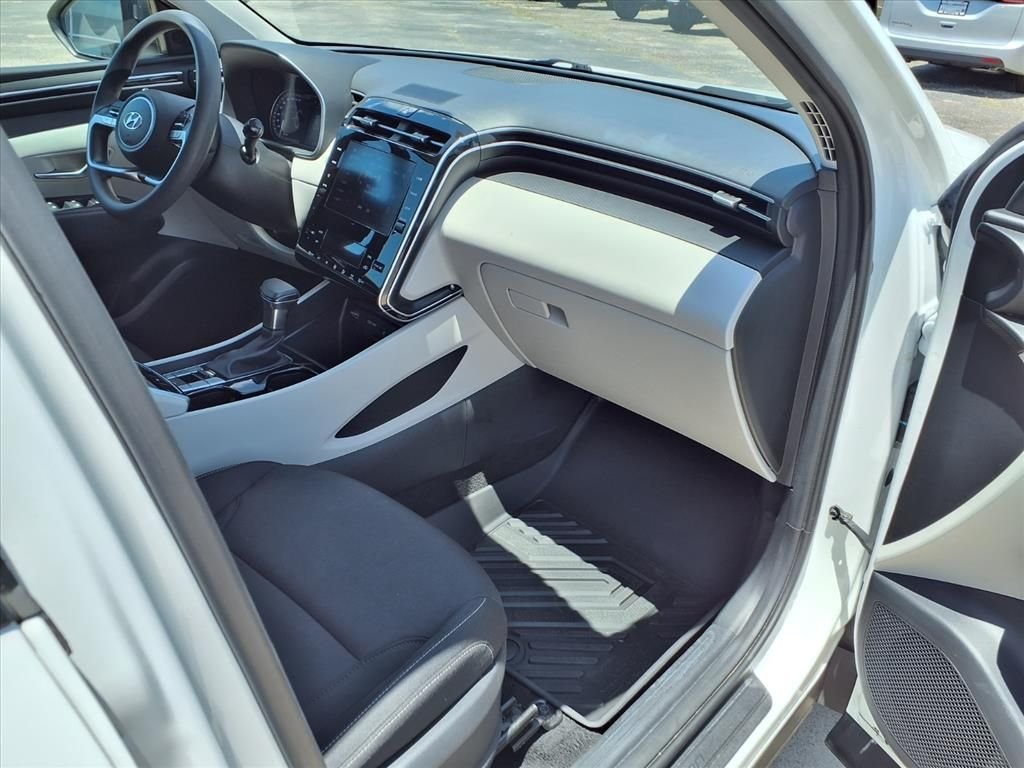 Used 2024 White Hyundai SEL image 8
