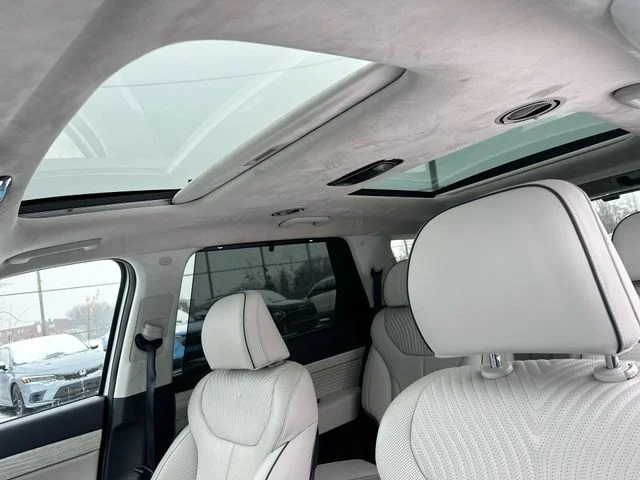 Used 2025 White Hyundai Calligraphy image 18