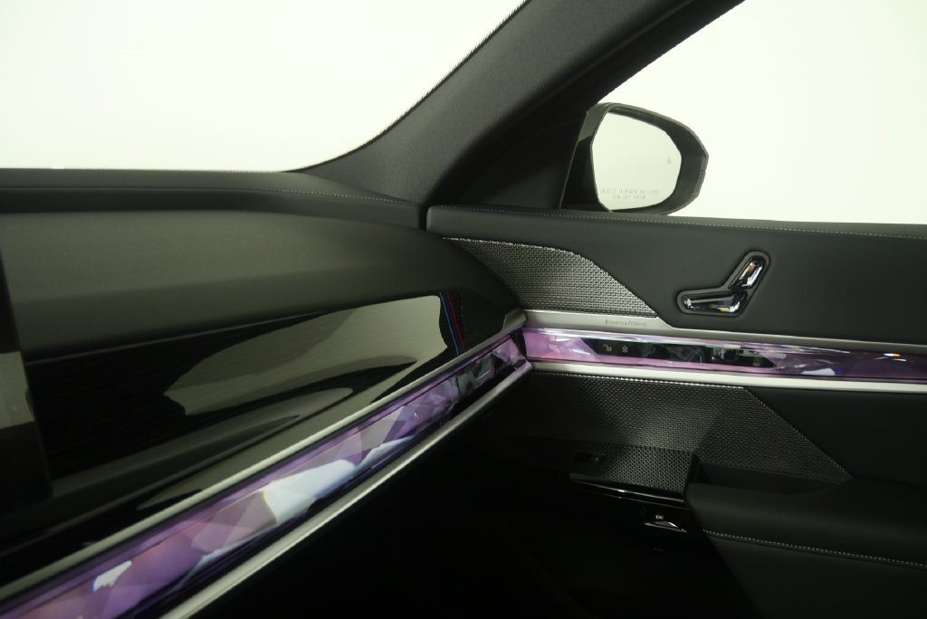 New 2026 Black Sapphire Metallic BMW xDrive60 image 25