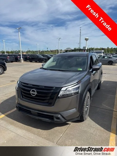 2022 Nissan Pathfinder SV 4WD's photo