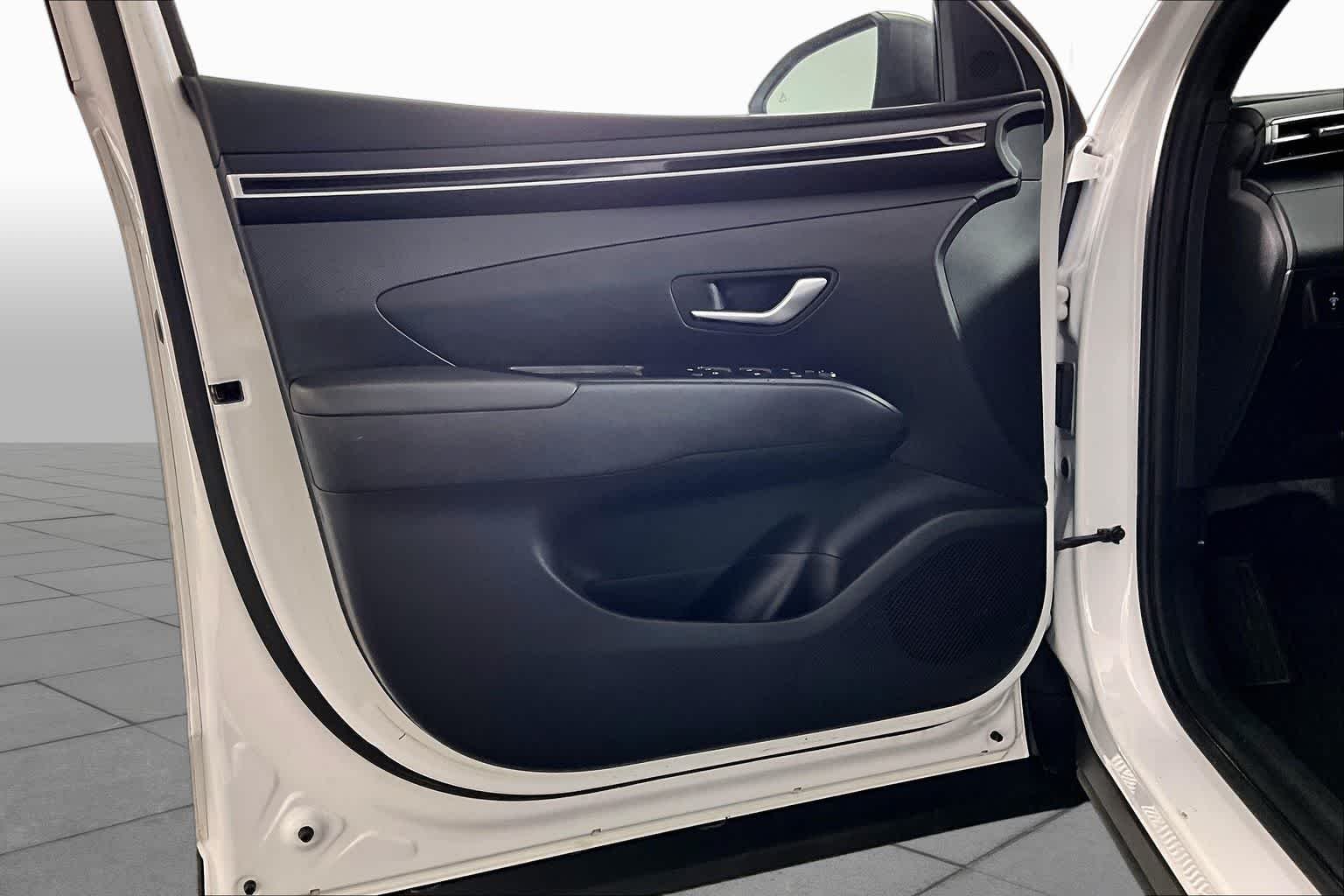 Used 2022 Ice White Hyundai SEL image 17