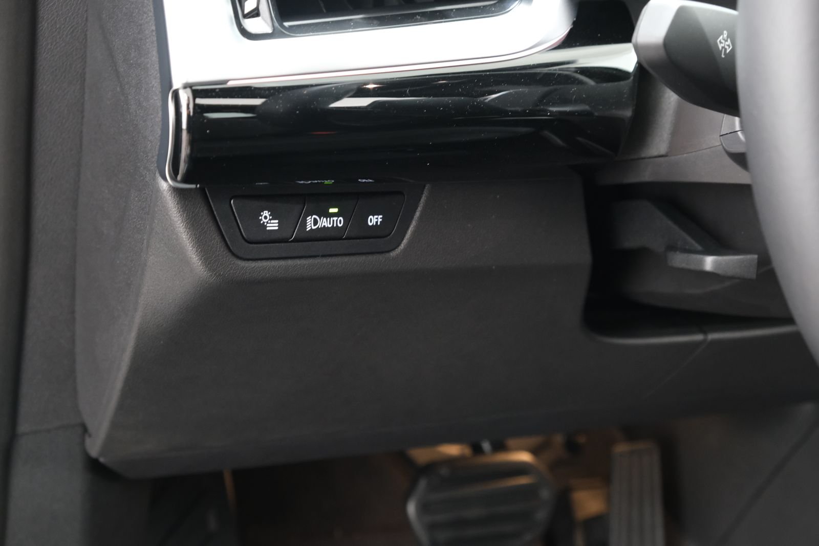 New 2027 Cape York Green Metallic BMW xDrive28i image 29