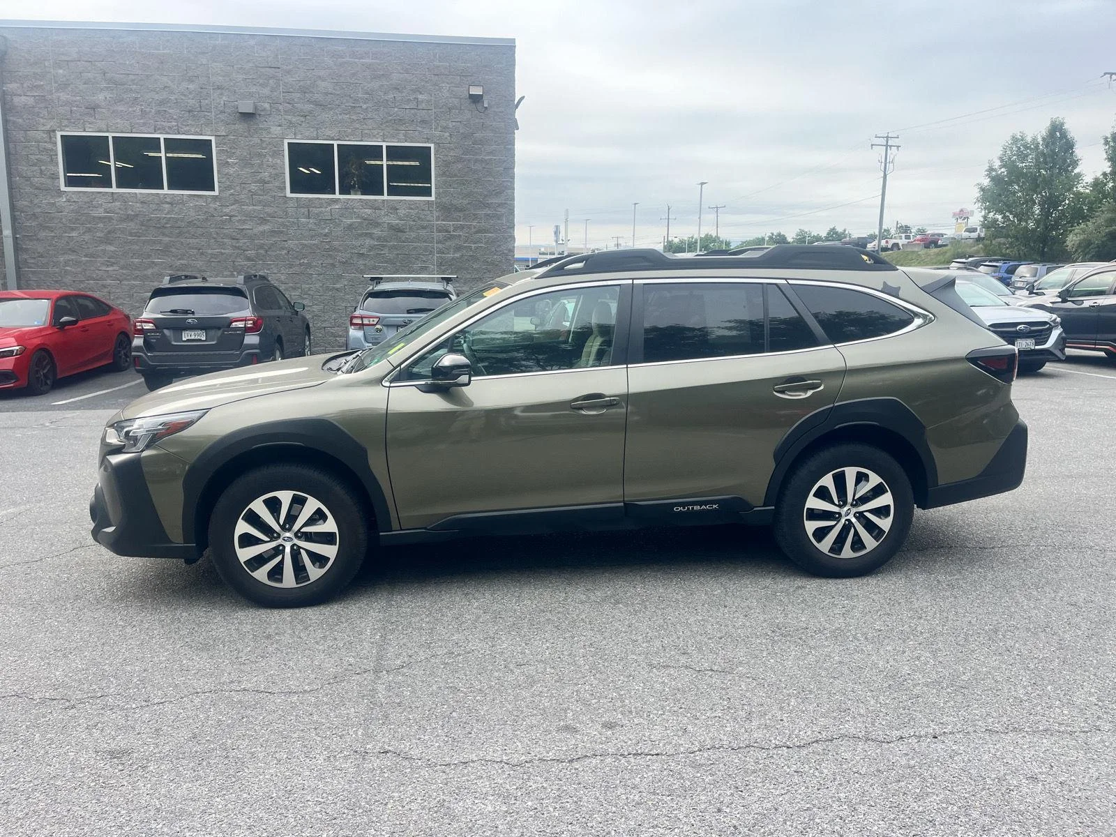 Used 2025 Autumn Green Metallic Subaru Premium image 5