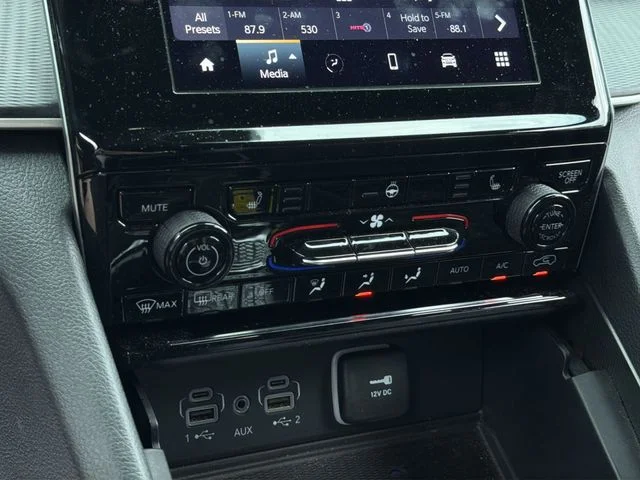 Used 2023 Red Jeep Altitude X image 14