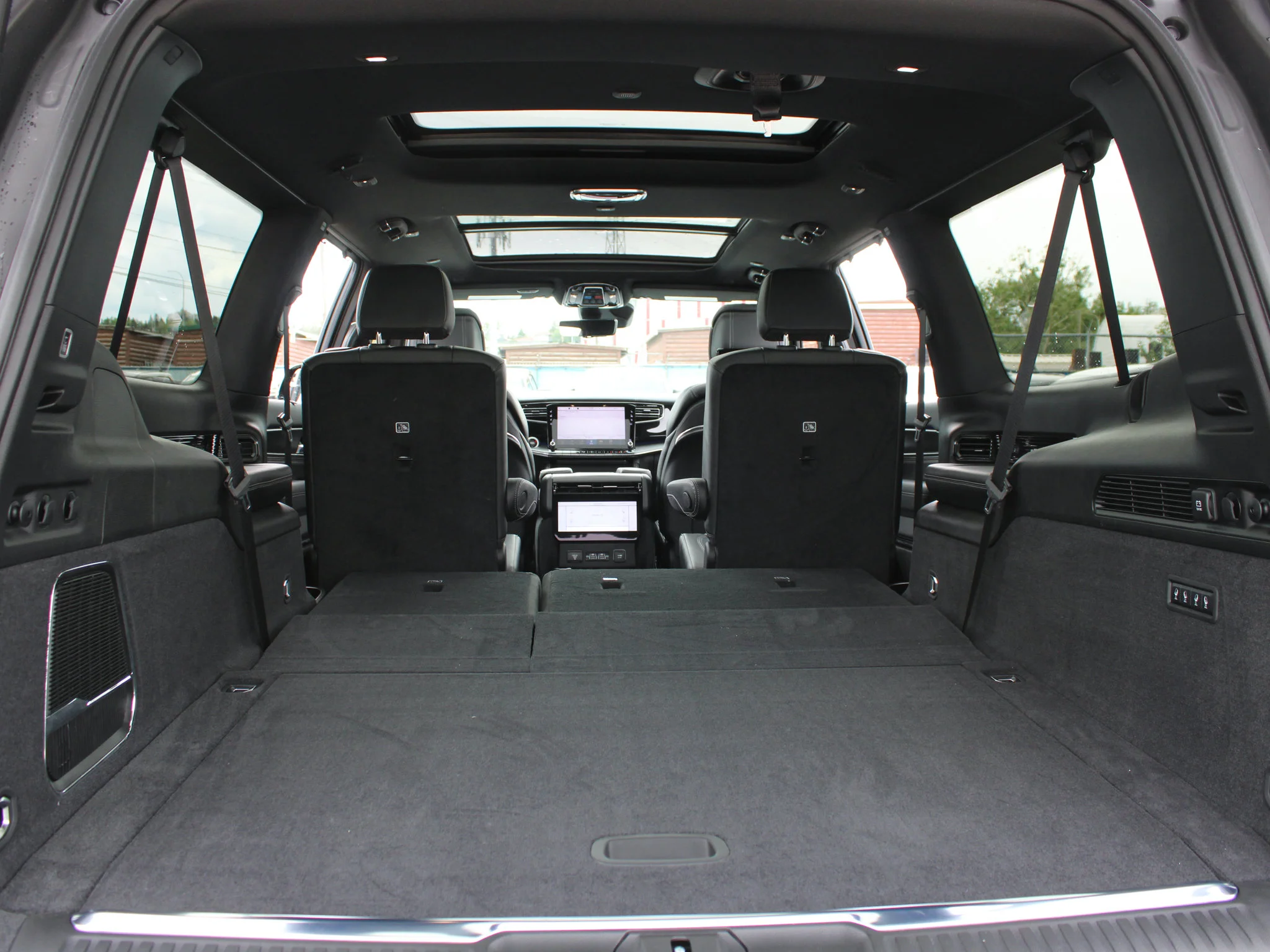 New 2026 White Jeep Summit Obsidian* image 14
