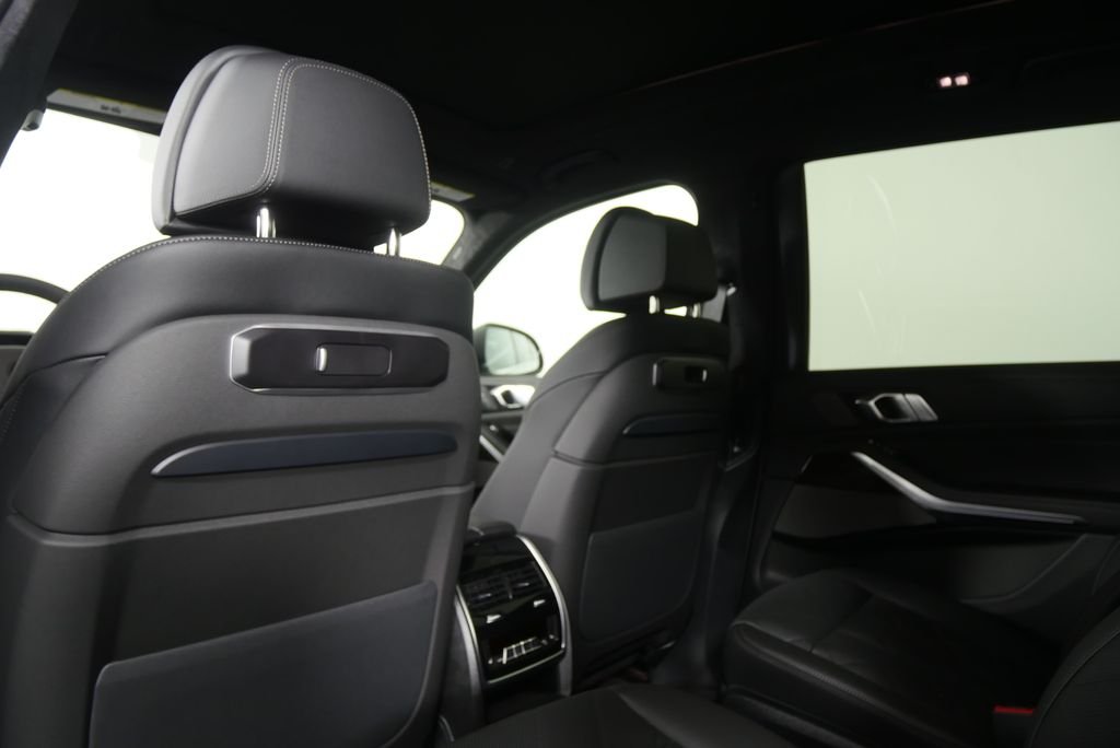 Certified Used 2027 Mineral White Metallic BMW xDrive40i image 18