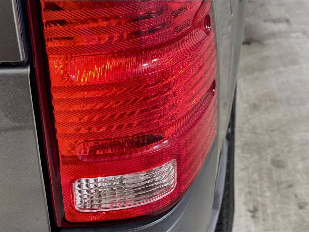 Used 2004 Pueblo Gold Clearcoat Metallic Ford XLS image 29