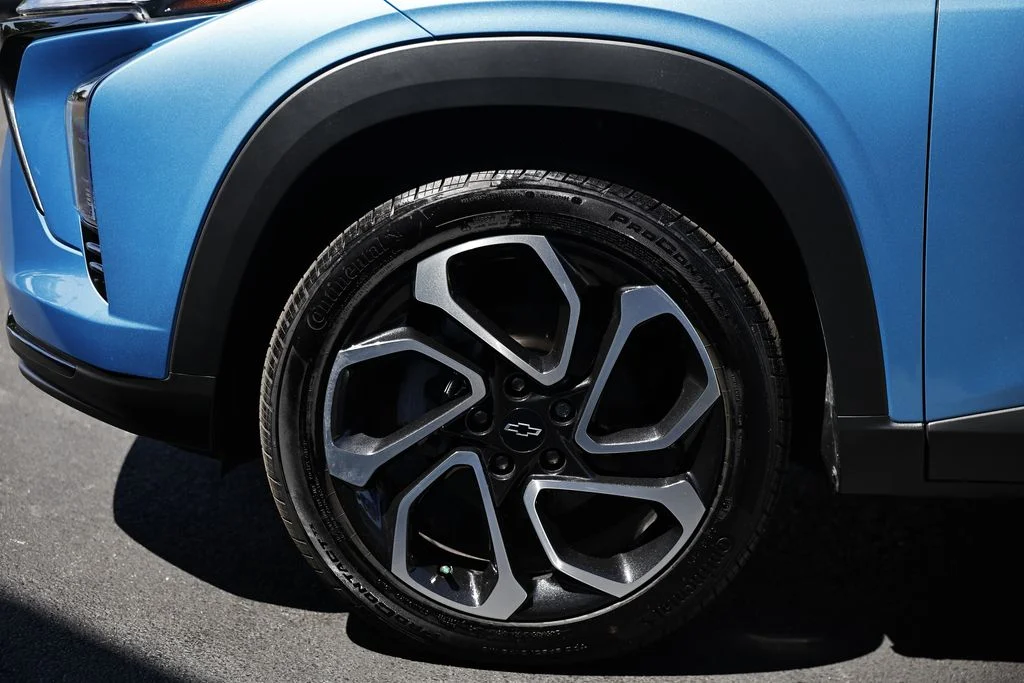 Used 2025 Marina Blue Metallic Chevrolet 2RS image 9