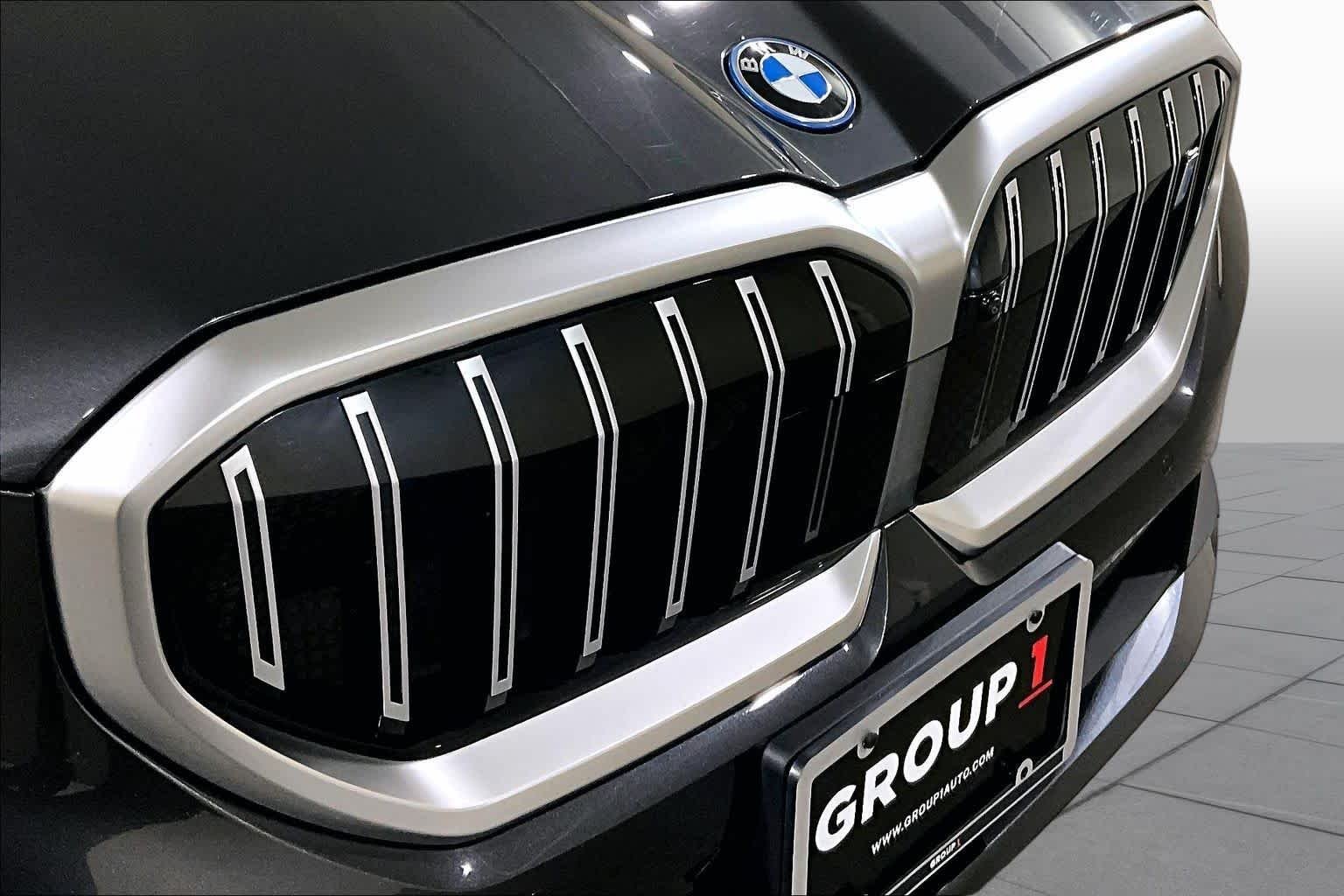 Used 2026 Dark Graphite Metallic BMW xDrive40 image 31
