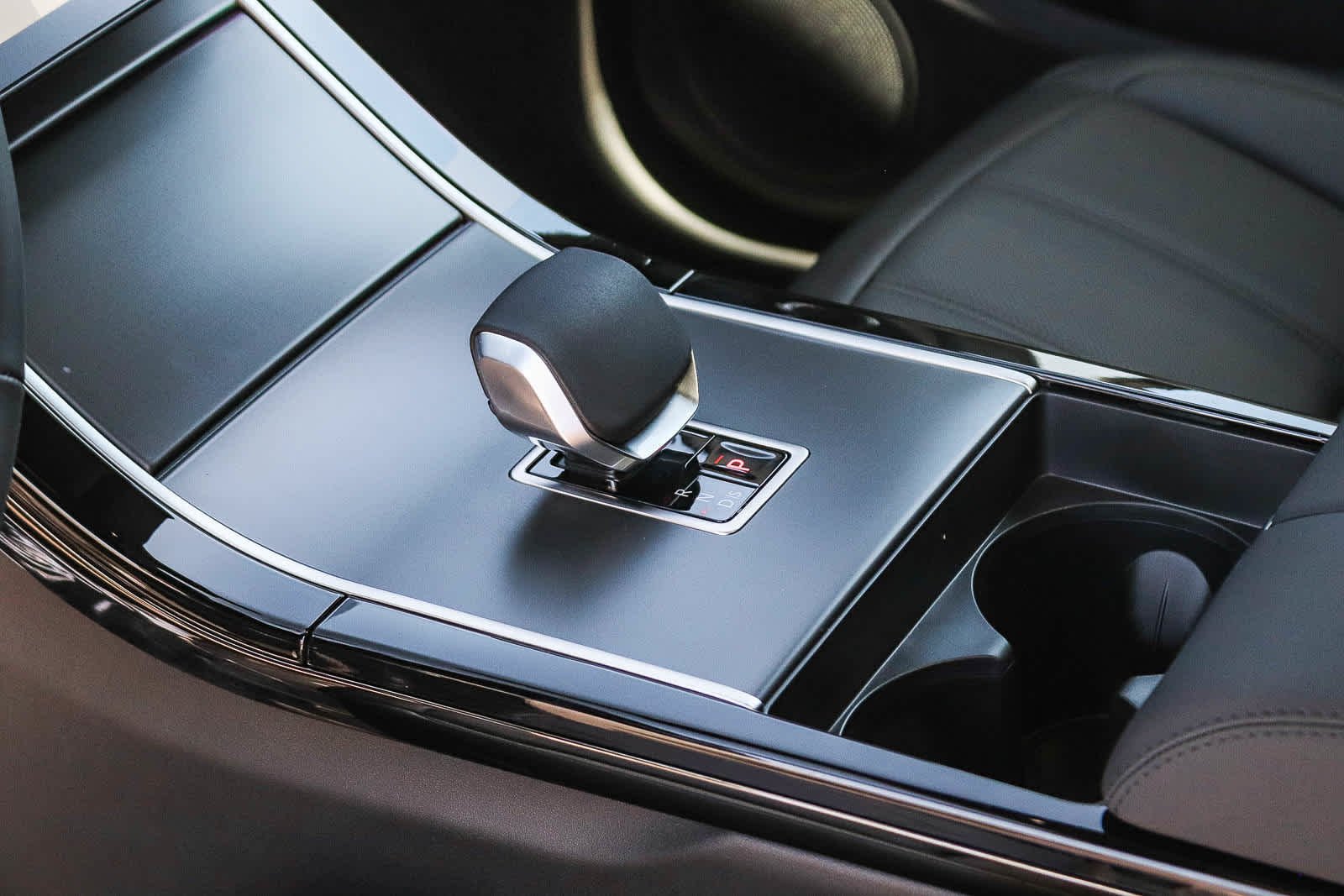 New 2026 Santorini Black Land Rover Core S image 17