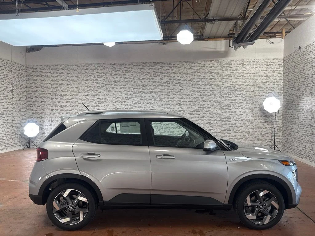 New 2026 Shimmering Silver Hyundai SEL image 8