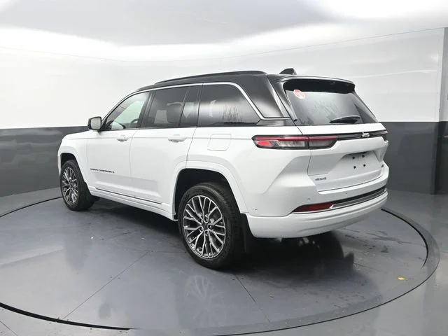 New 2026 Bright White Clear-Coat Exterior Paint Jeep Summit image 7