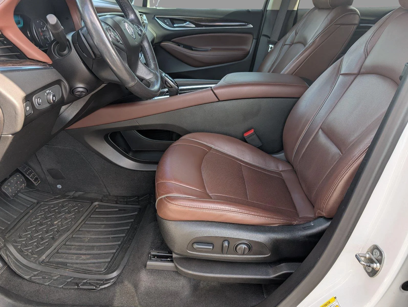 Used 2018 Includes Satin Nickel lower exterior accent color. Buick Avenir image 13