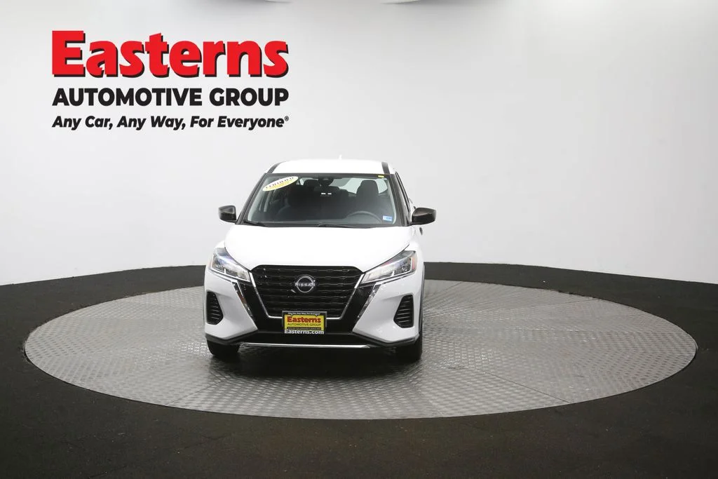 Used 2022 White Nissan S image 51