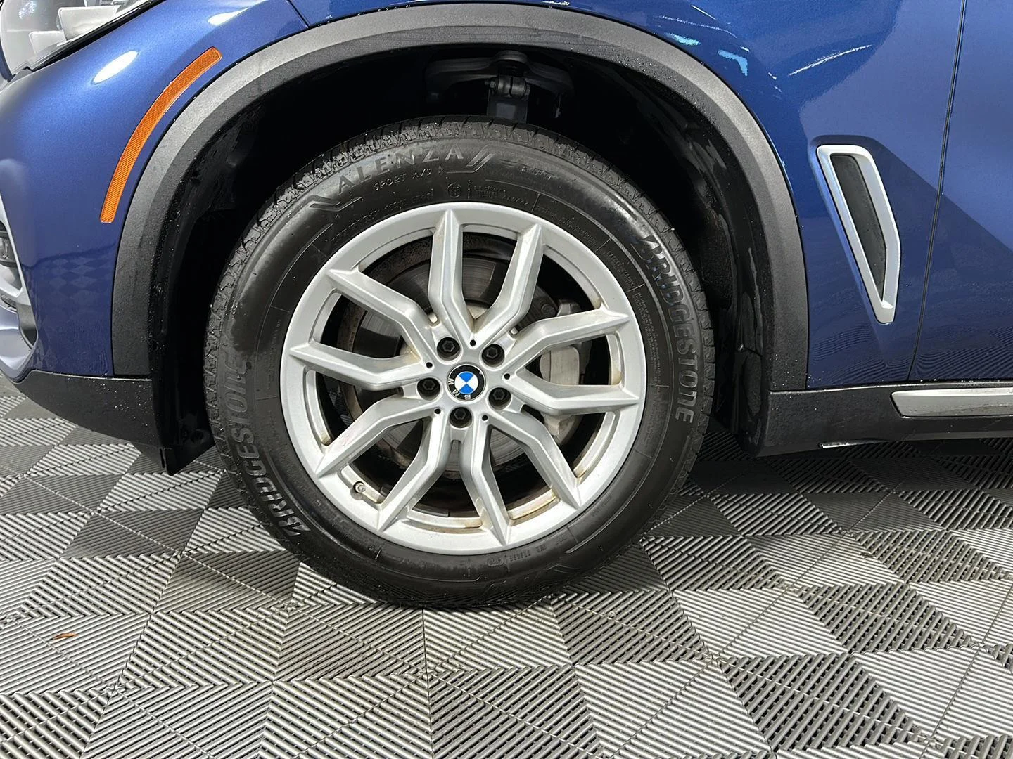 Used 2022 Phytonic Blue Metallic BMW xDrive40i image 9